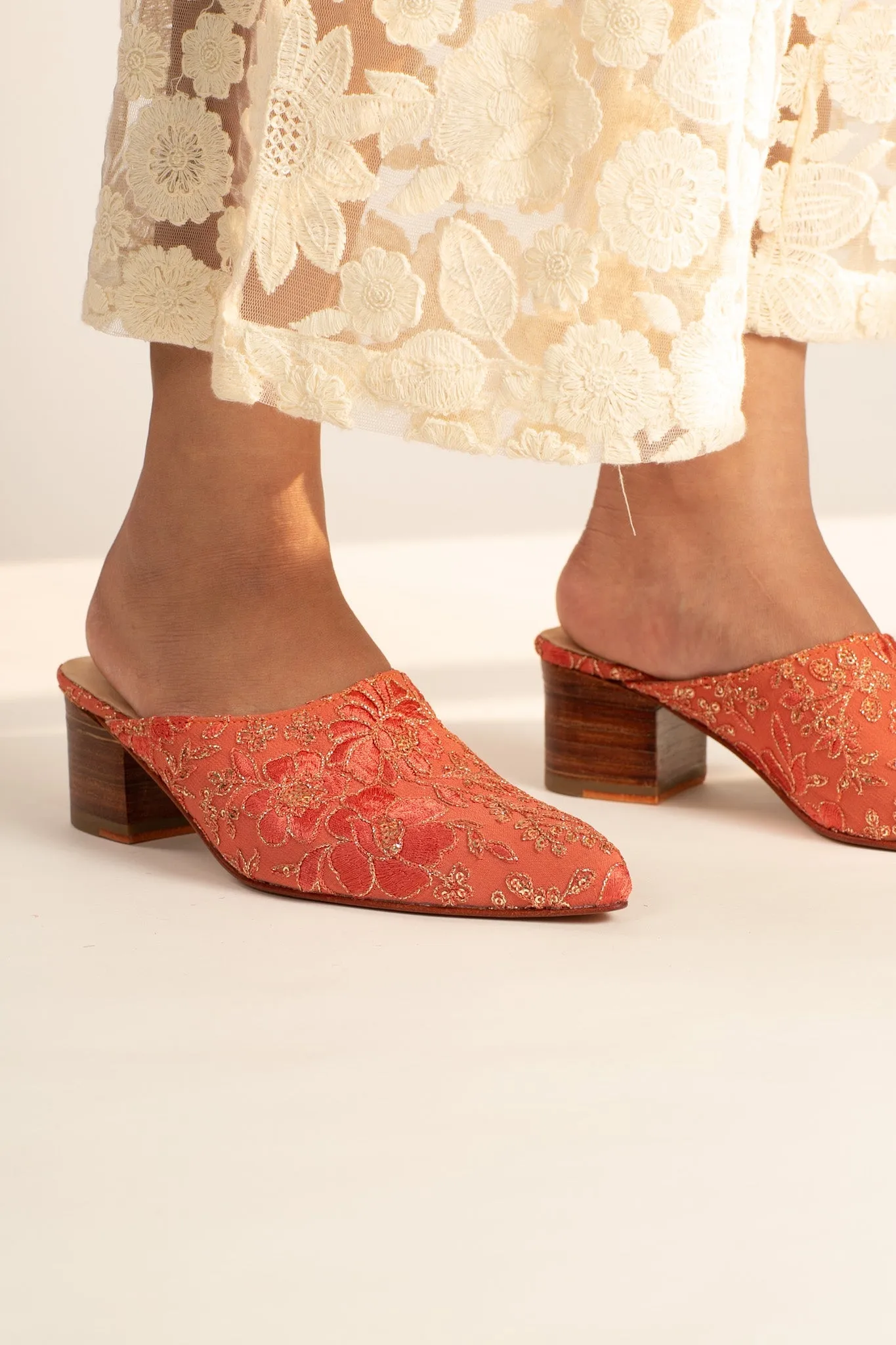 PEACH SILK EMBROIDERED HEELED MULES LEILY